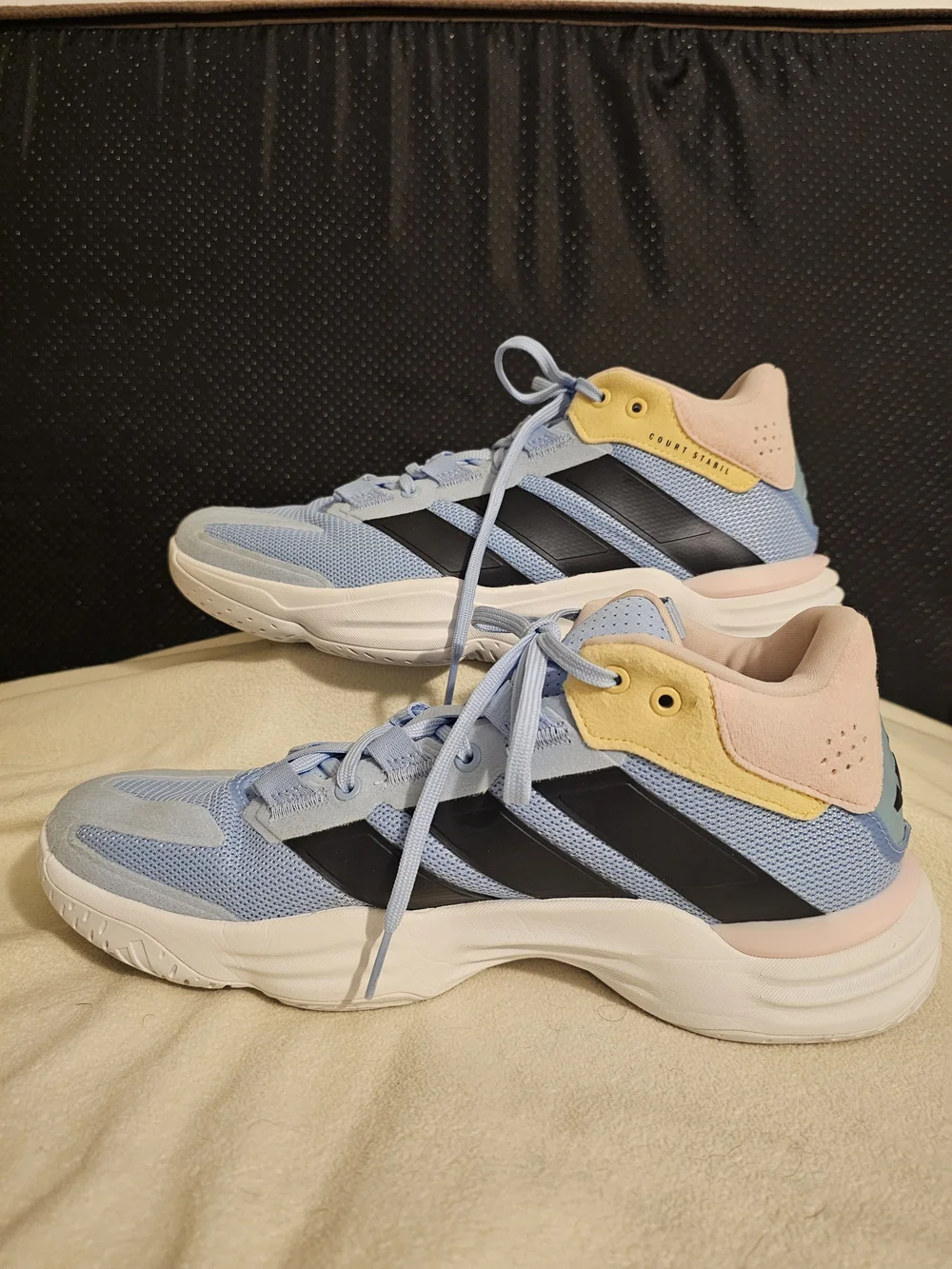 WORN ONCE EXELLENT LIKE NEW! ADIDAS Wmns Court Stabil Athletic Snikers SZ 9.5